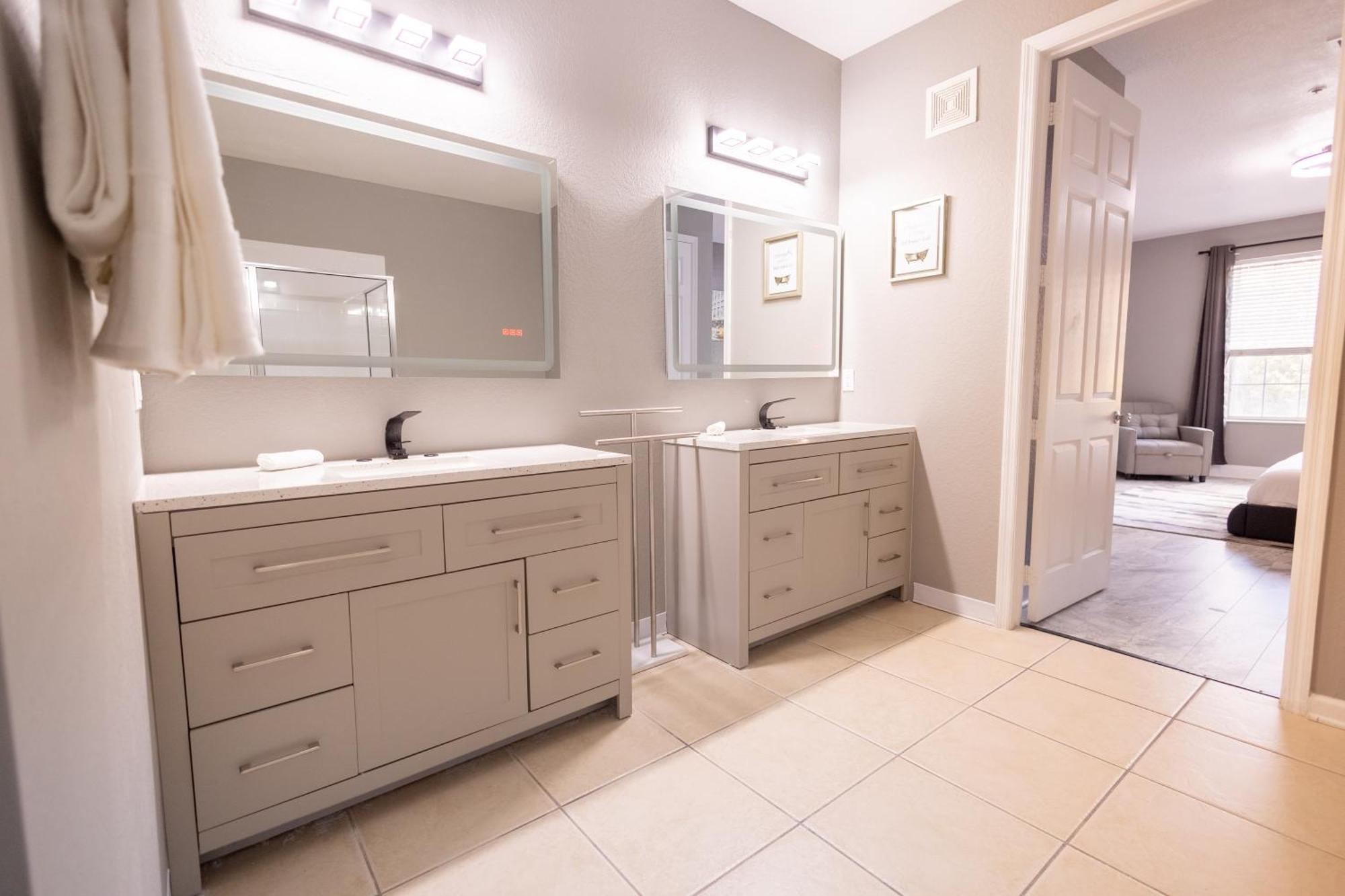 Disney Parks- International Dr - Orlando Luxury Condominium- Fully Equipped - 3Bed & 2 Bath- Exterior photo