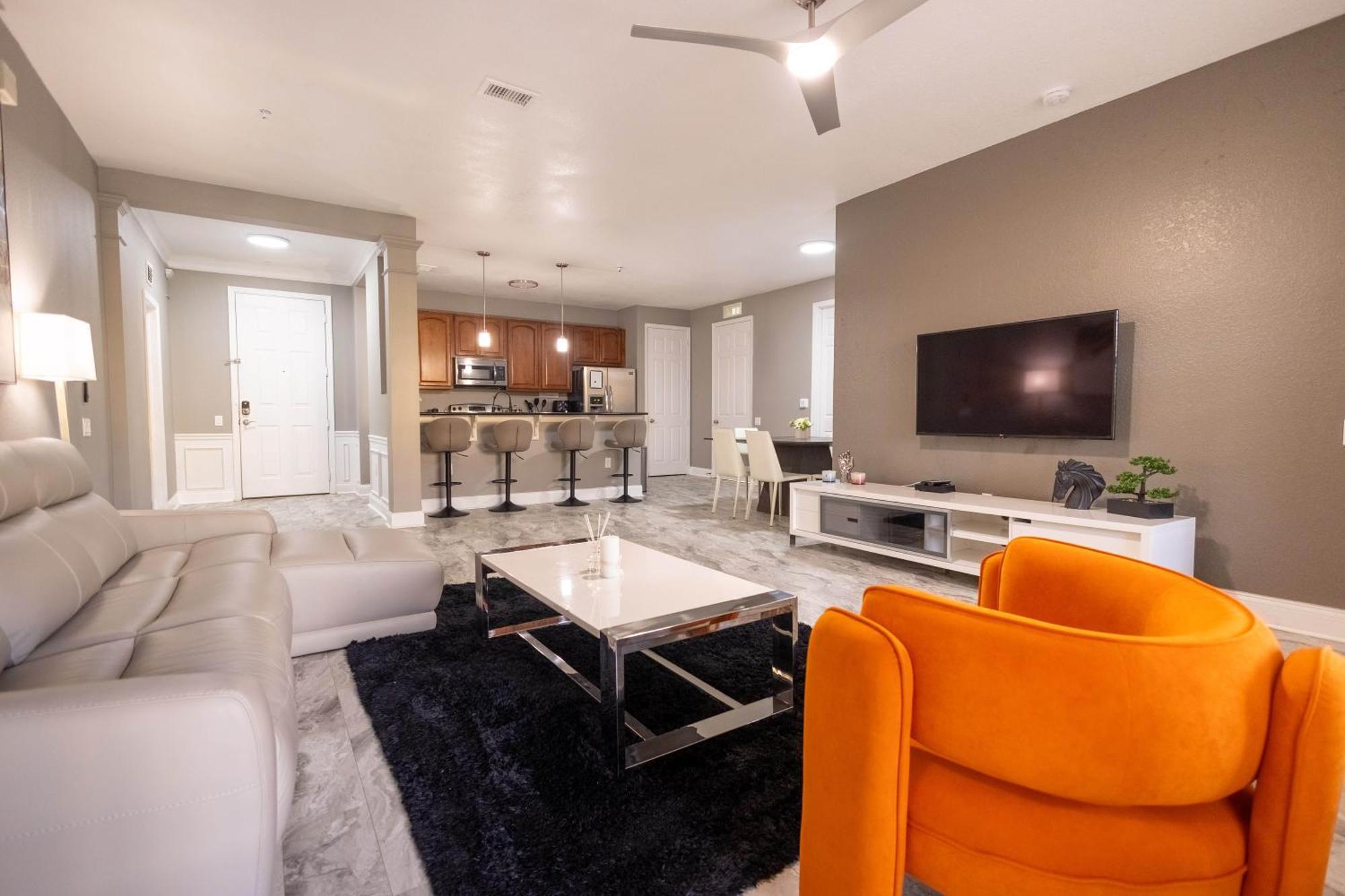 Disney Parks- International Dr - Orlando Luxury Condominium- Fully Equipped - 3Bed & 2 Bath- Exterior photo